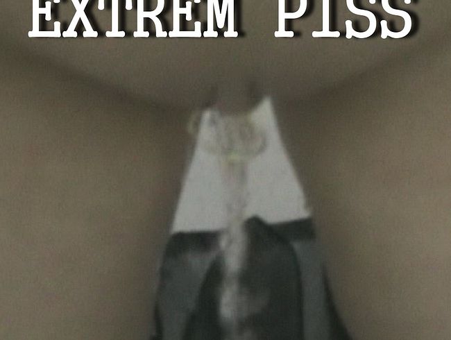 Durch die Strumpfhose - Extremer Pissdruck