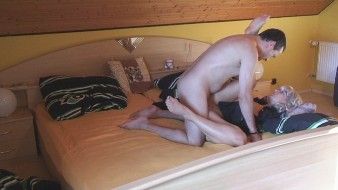 Erst ins Maul gewixt dann gefickt